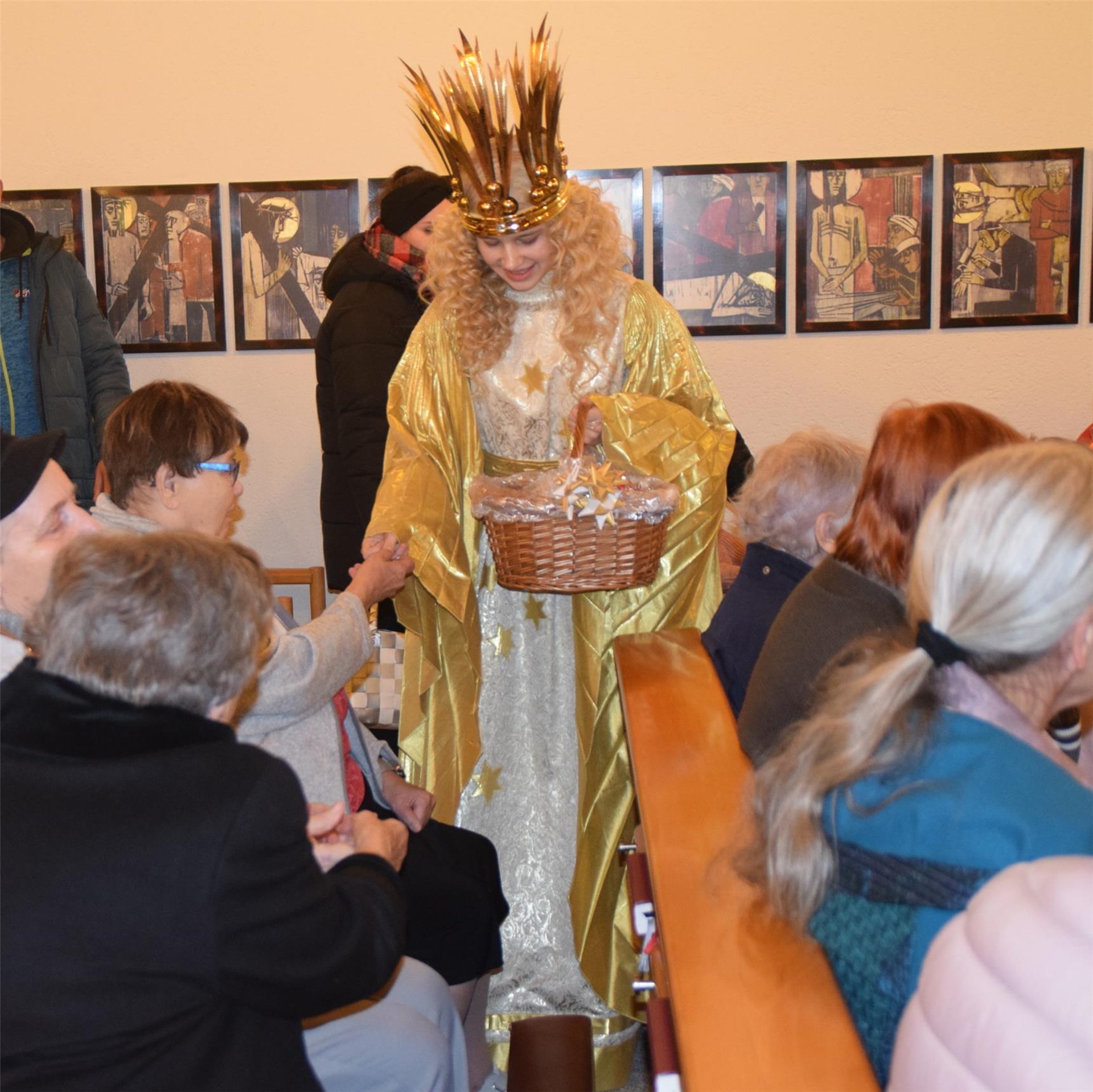 Nürnberger Christkind und Bewohnerin